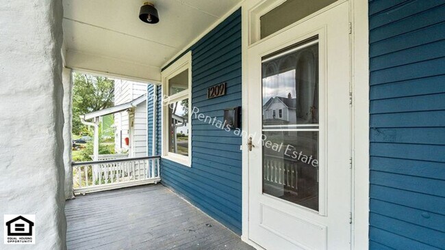 Building Photo - 1209 Rivermet Ave