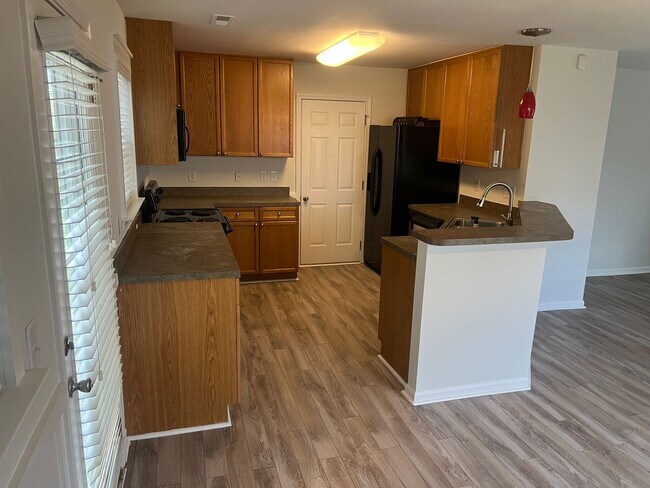 Building Photo - **Quaint 4/2.5 in Raleigh**