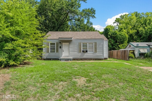 Building Photo - 3920 Huston St