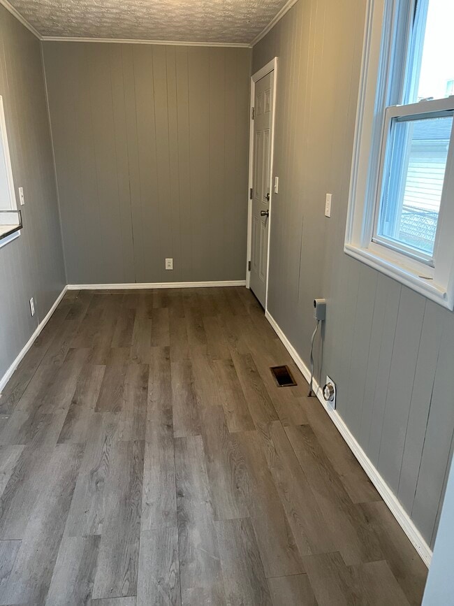 Building Photo - 2409 Hilton Ave