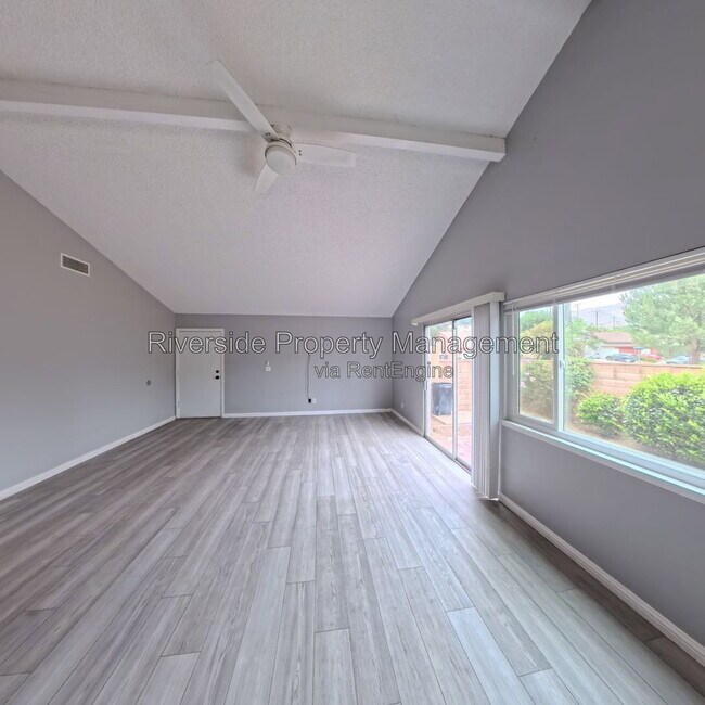 Building Photo - 5025 Pearblossom Dr