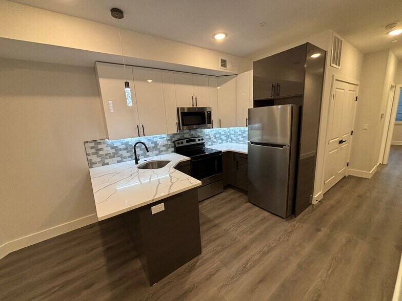 Building Photo - 713 N 42nd St