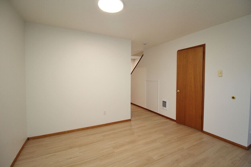 Building Photo - 470-470 W Gloucester St