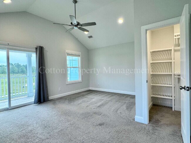 Building Photo - 4732 Siddons Dr