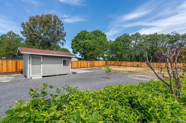 Building Photo - 849 Colleen Dr