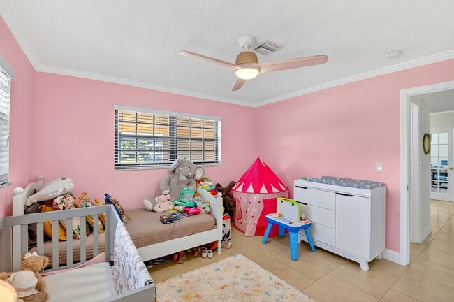 Building Photo - 435 Pine Villa Dr