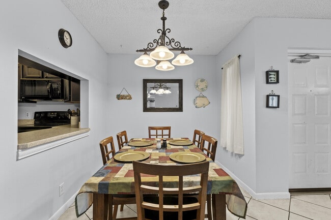 Building Photo - 1004 Green Pine Blvd