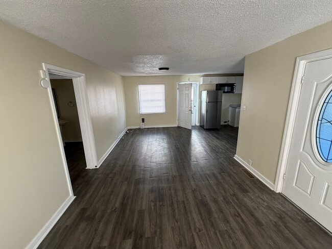 Building Photo - 3 Bedroom House - Large Storage Building a...