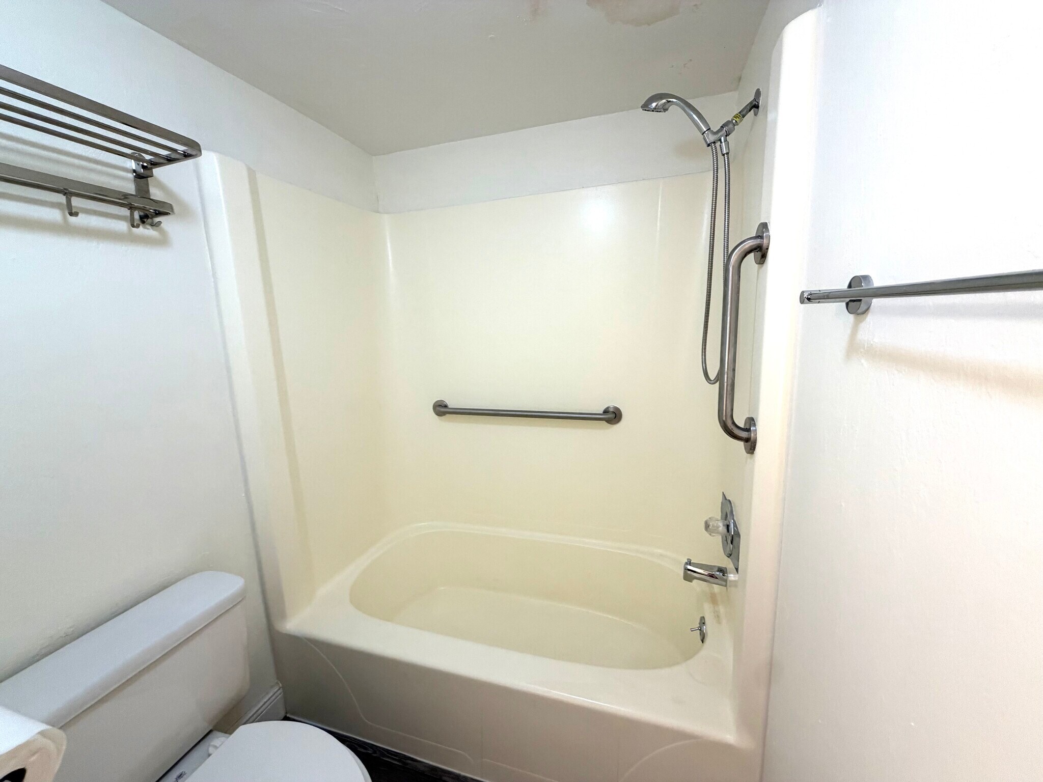 Building Photo - 3704 Broadway