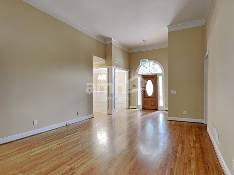 Building Photo - 4850 Duncans Lake Dr NE