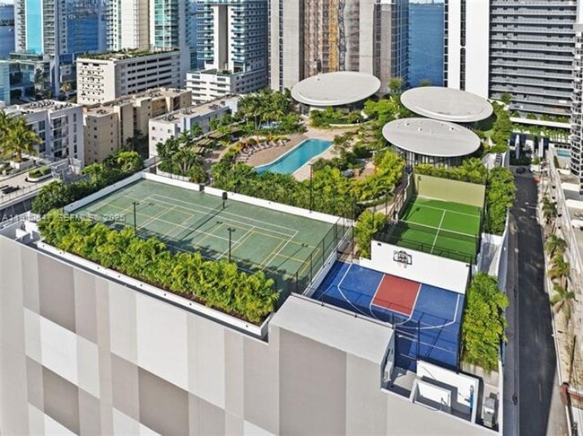 Building Photo - 700 NE 24th St