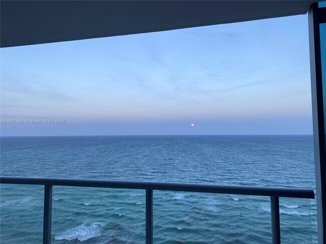 Building Photo - 17121 Collins Ave