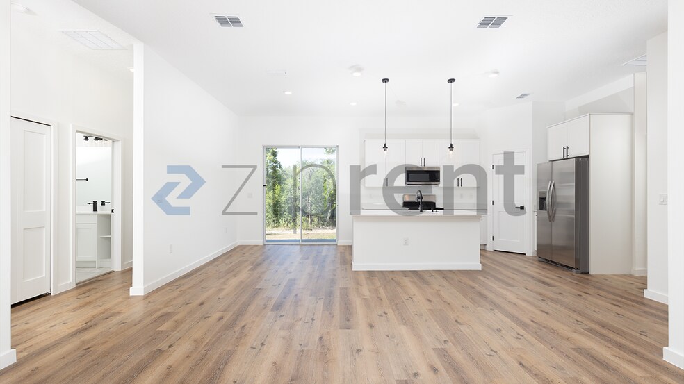 Building Photo - Unit