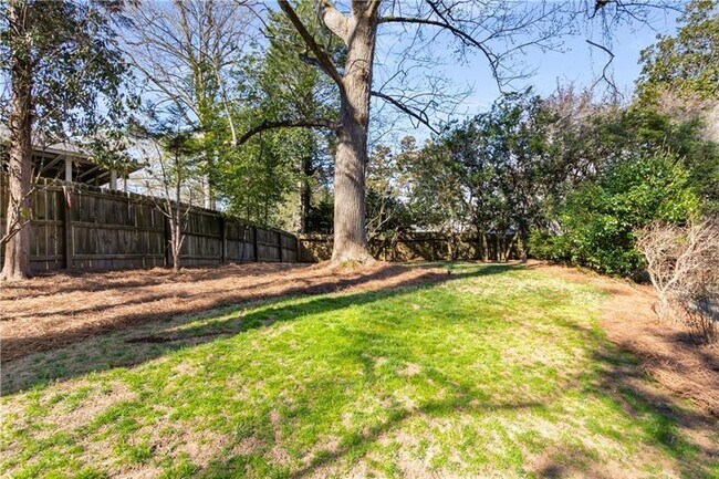 Building Photo - 130 Putnam Cir NE