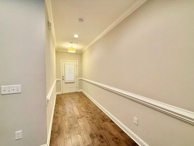 Building Photo - 1019 Monmouth Loop