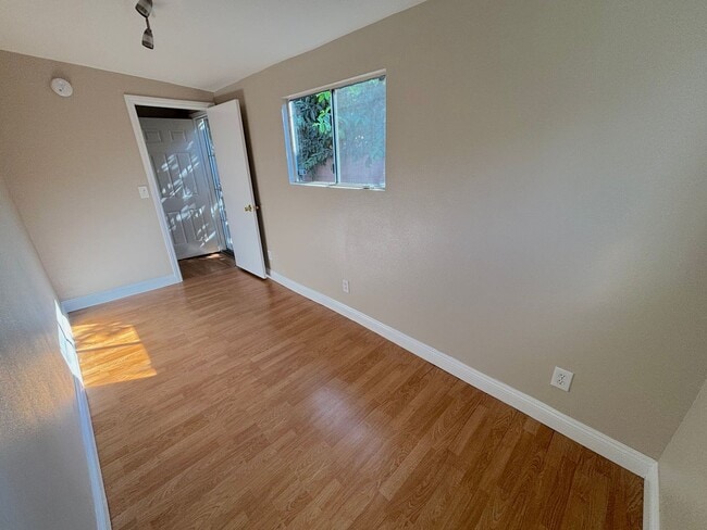 Building Photo - Spacious 2 Bedroom Home with 2 Bonus Rooms