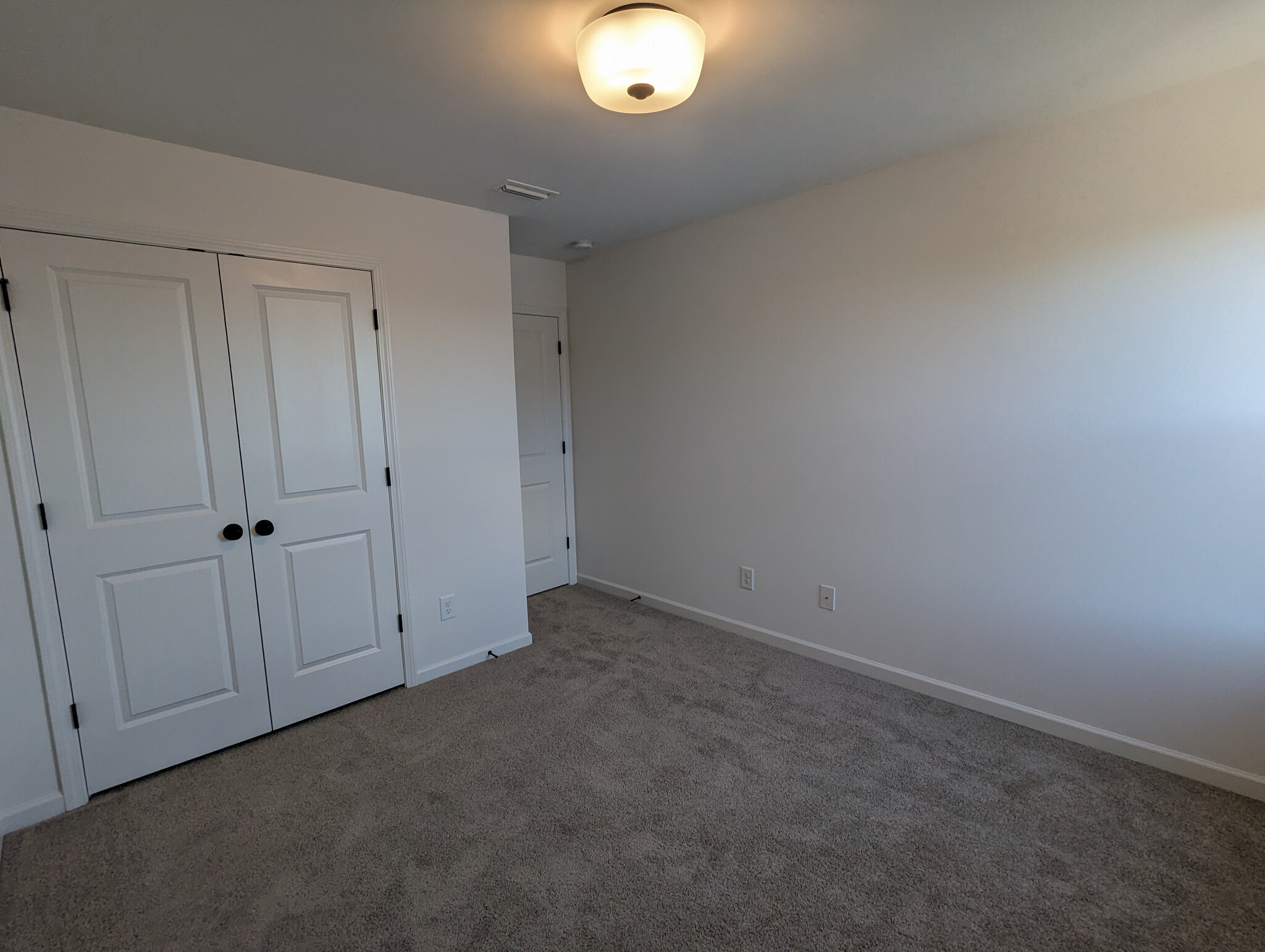 Building Photo - Room in Townhome on Pagebrook Lane