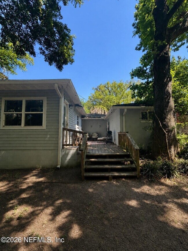 Building Photo - 2844 Cherokee Cir S