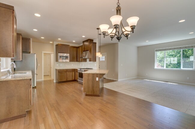 Building Photo - Luxury Home in Kenmore / Bothell!