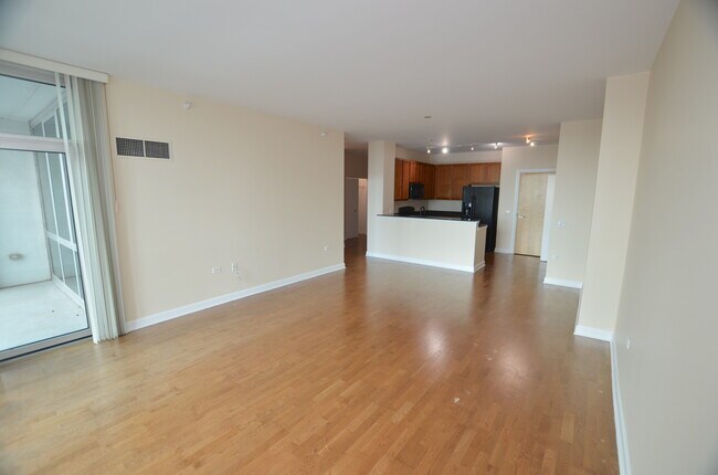 Building Photo - 1629 S Prairie Ave