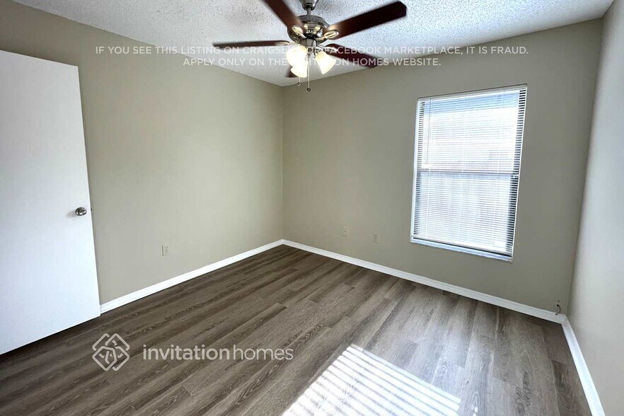 Building Photo - 901 Sandywood Dr