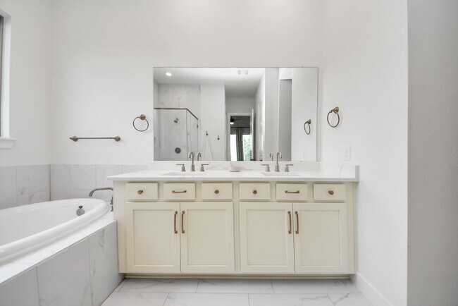 Building Photo - 2995 Tantara Dr