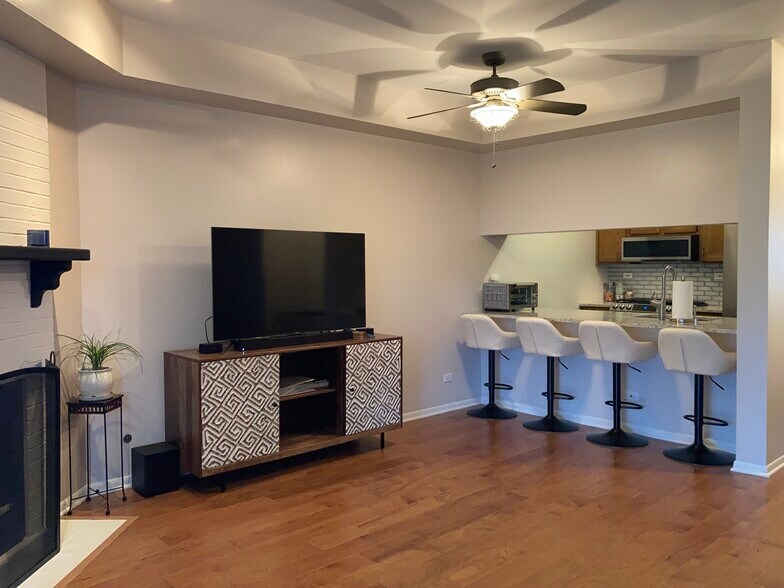 Building Photo - 1497 Golfview Dr