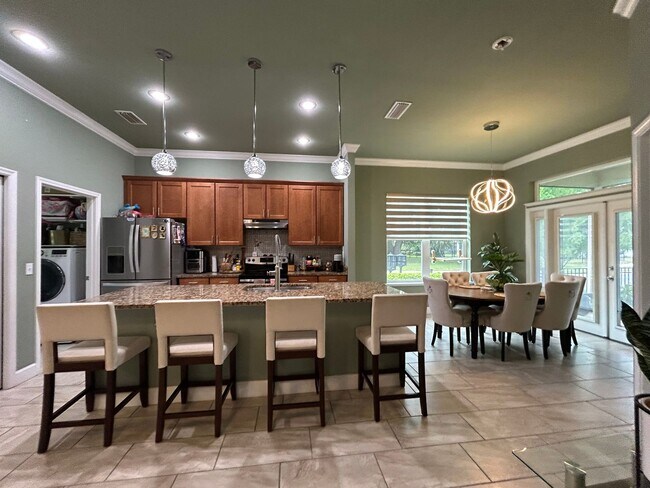 Building Photo - Elegant 3/2 in Oakmont