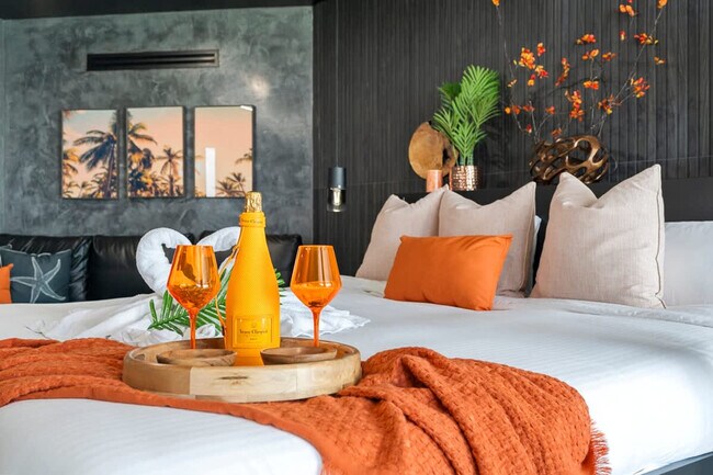 Building Photo - 8743 Thomas Dr