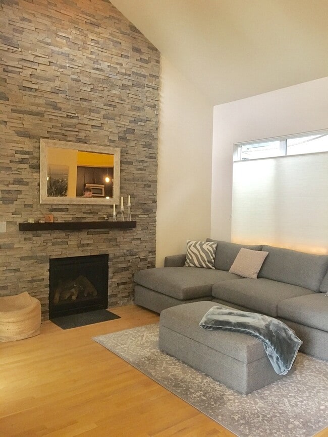 Building Photo - 2381 E Hecla Dr