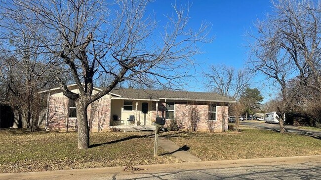 Building Photo - 1203 Thicket Ct