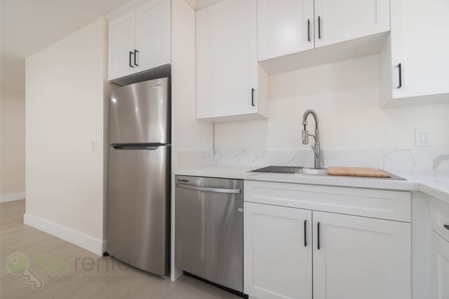 Building Photo - Beautifully Renovated 2BD | 1.5BA Duplex –...
