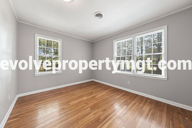 Building Photo - Hidden Collierville Gem on 1 ACRE!