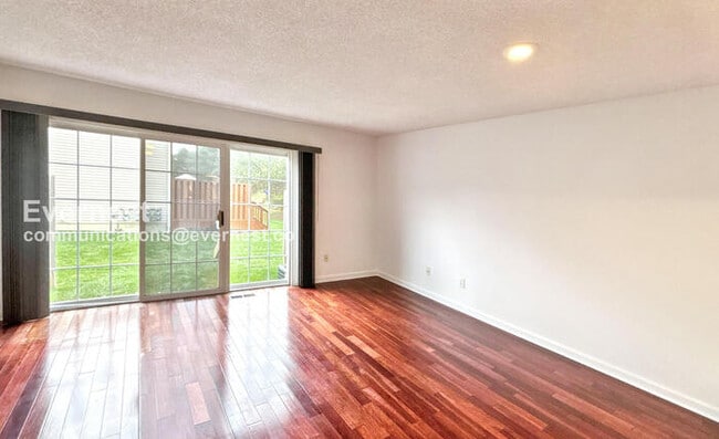 Building Photo - Spacious Condo with Modern Amenities and Garage Parking