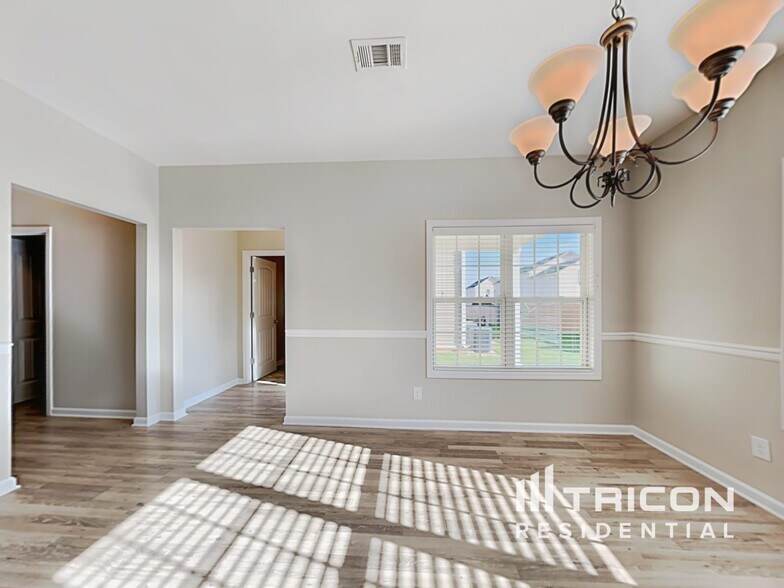 Building Photo - 4131 Effie Seward Dr