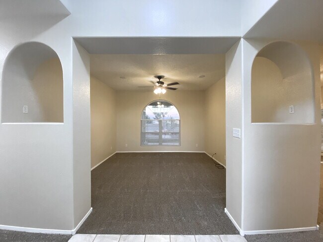 Building Photo - Enchanted Hills - 4BR/2Bath