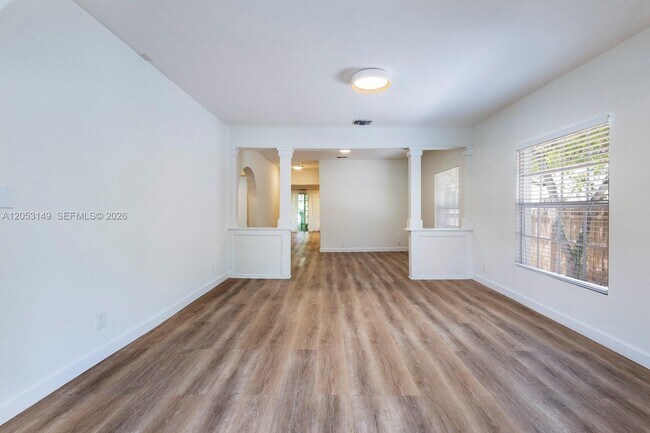 Building Photo - 3628 Thomas Ave