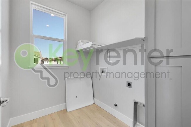 Building Photo - 1488 Westwind Wy