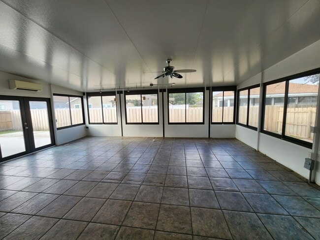 Building Photo - Beautiful 4 bedroom 2 bath Home