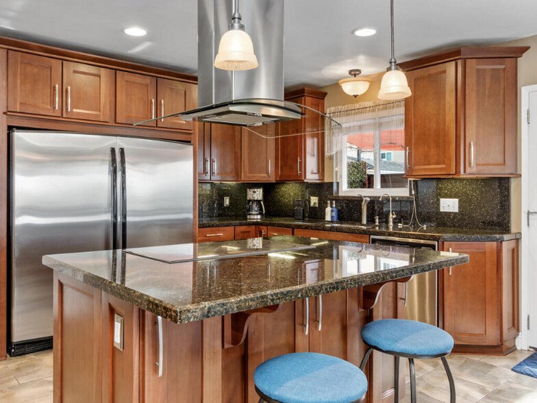 Primary Photo - 244 S Horne St