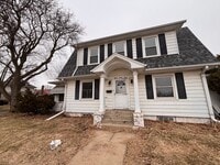 Building Photo - 2 BR/1.5 BA