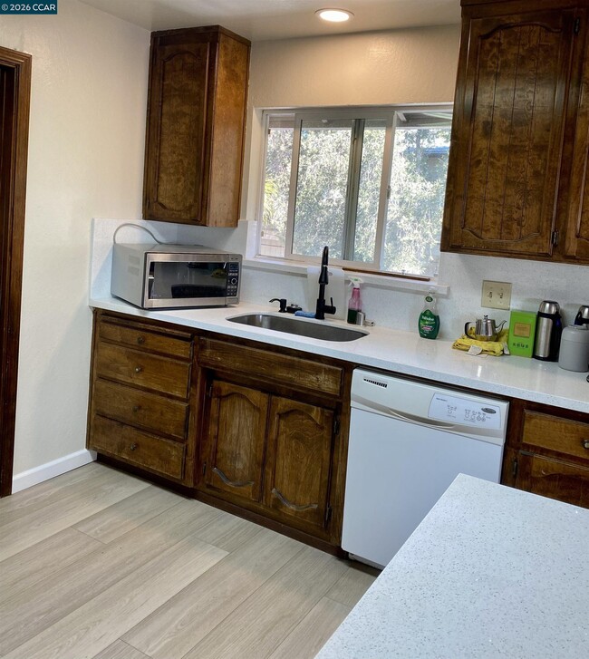 Building Photo - 4694 N Stone Road