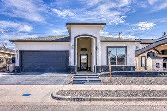 Building Photo - We have a beautiful home fully furnished with 4 bedroom-2 baths