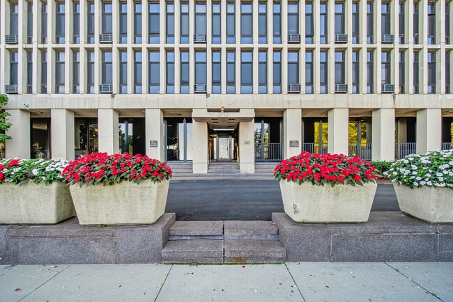 Building Photo - 6700 S South Shore Dr