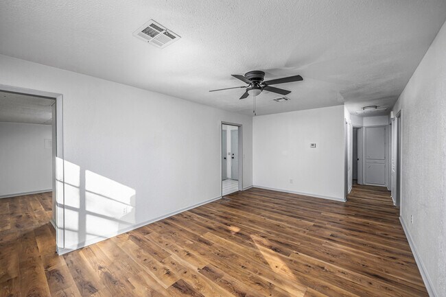 Building Photo - 911 SW 35th St