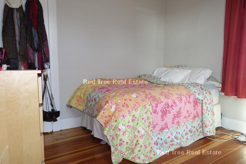 Building Photo - 554 E 4th St