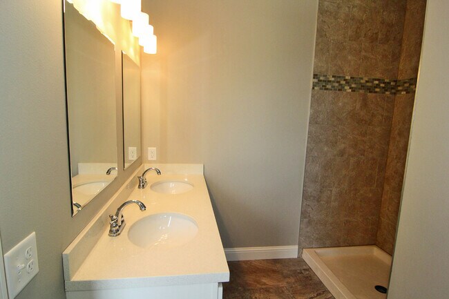 Building Photo - Beautiful Home in Walden Park
