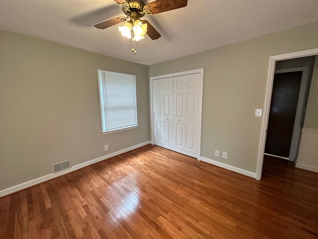 Building Photo - MOVE-IN READY! NO HUD NO SECTION 8