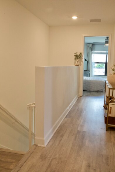 Building Photo - 1011 White Oak Ter