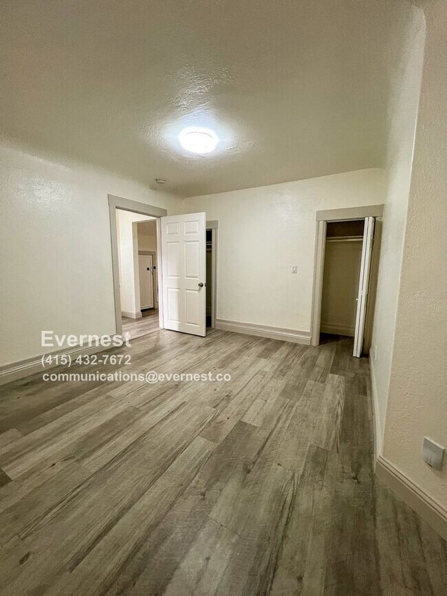 Building Photo - 884 29th St